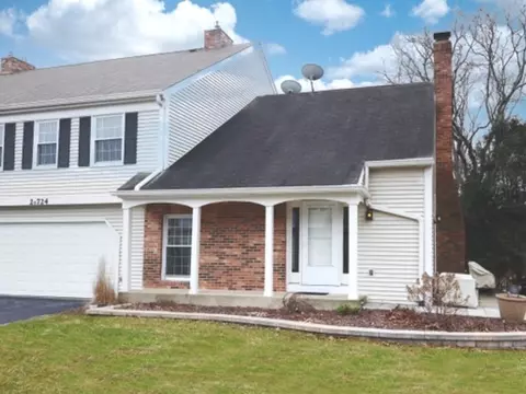 2 S724 Grove Ln, Warrenville, IL 60555