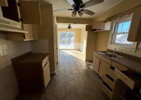 Entry Way - 925 E North St, Morris, IL 60450 photo 1 of 1