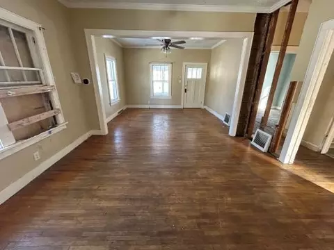 Living - 925 E North St, Morris, IL 60450 photo 1 of 2