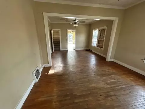 Living - 925 E North St, Morris, IL 60450 photo 2 of 2