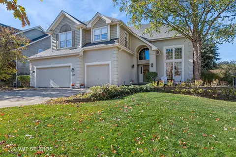 382 Amy Ct, Glen Ellyn, IL 60137