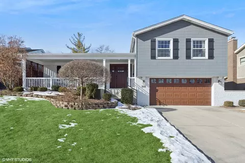 272 Columbine Dr, Clarendon Hills, IL 60514