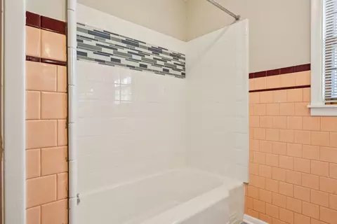 Bath - 1431 E Algonquin Rd, Des Plaines, IL 60016 photo 2 of 4