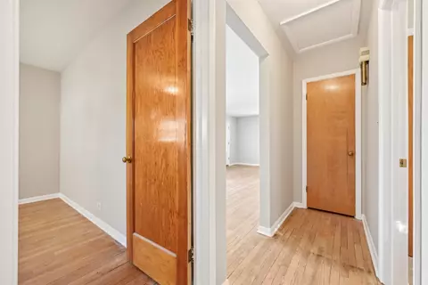 Entry Way - 1431 E Algonquin Rd, Des Plaines, IL 60016 photo 3 of 3