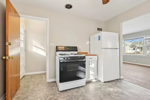 Entry Way - 1431 E Algonquin Rd, Des Plaines, IL 60016 photo 1 of 3