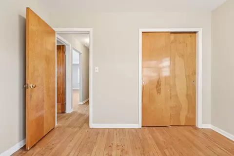 Bedroom - 1431 E Algonquin Rd, Des Plaines, IL 60016 photo 4 of 5