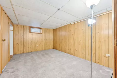 Bedroom - 1431 E Algonquin Rd, Des Plaines, IL 60016 photo 5 of 5