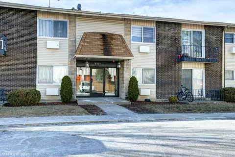 8816 N Western Ave #2A, Des Plaines, IL 60016