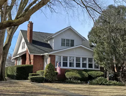 1040 Angle Ave, Northbrook, IL 60062