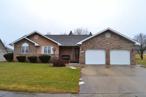 108 Aspen Dr, Clinton, IL 61727