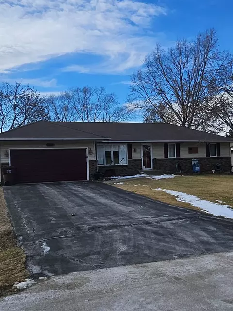 3684 Gnarl Tree Ln, Cherry Valley, IL 61016