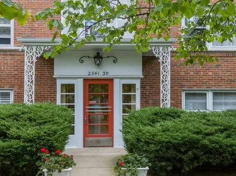 2539 Bennett Ave #2, Evanston, IL 60201