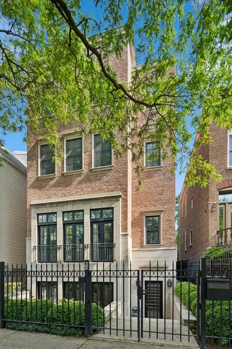 1112 W Wrightwood Ave, Chicago, IL 60614