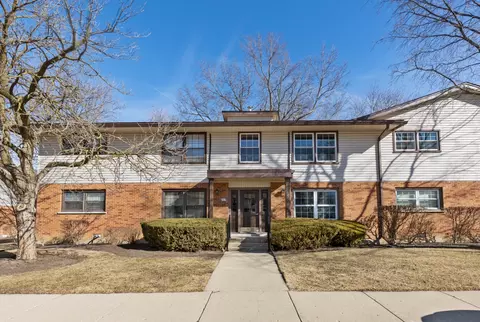 217 Washington Sq #D, Elk Grove Village, IL 60007
