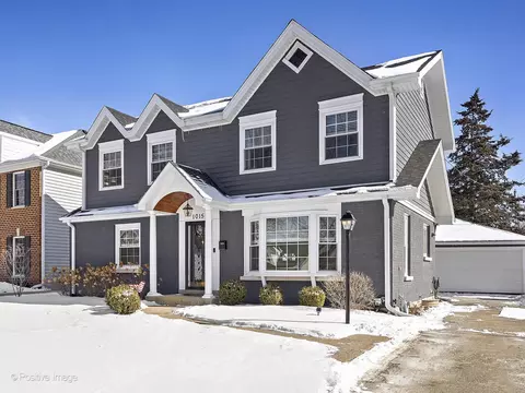 1015 N Cross St, Wheaton, IL 60187 photo 2