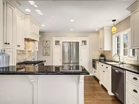 1015 N Cross St, Wheaton, IL 60187 photo 12