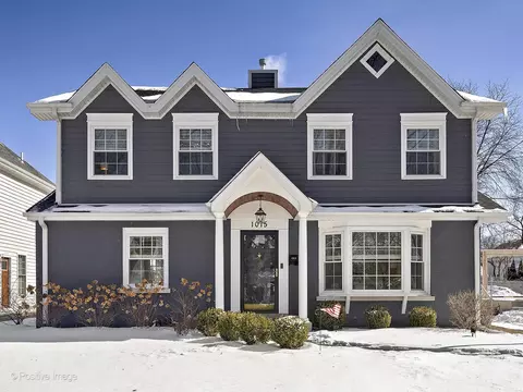 1015 N Cross St, Wheaton, IL 60187