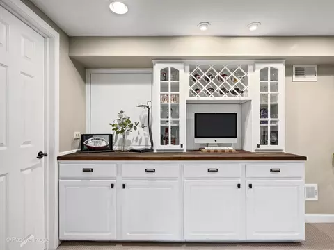1015 N Cross St, Wheaton, IL 60187 photo 36