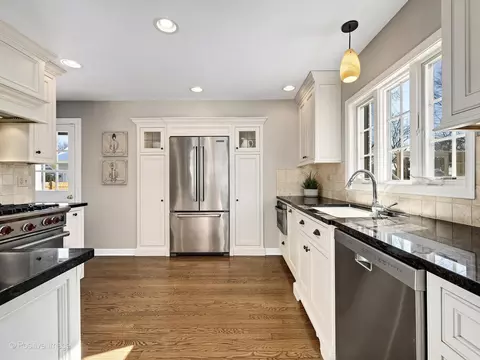 1015 N Cross St, Wheaton, IL 60187 photo 18