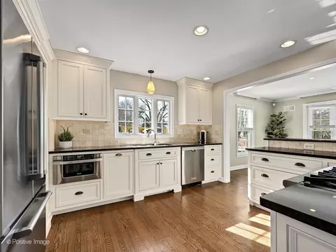 1015 N Cross St, Wheaton, IL 60187 photo 13