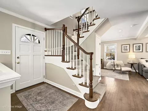 1015 N Cross St, Wheaton, IL 60187 photo 3
