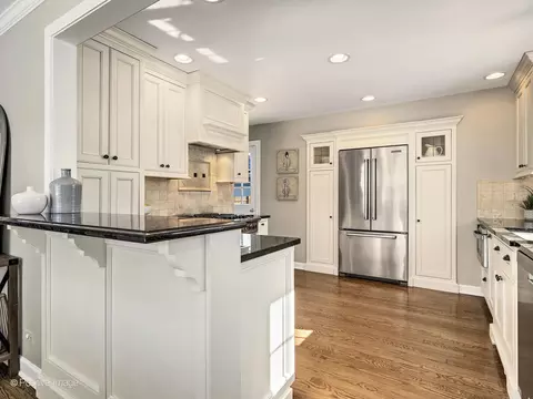 1015 N Cross St, Wheaton, IL 60187 photo 11