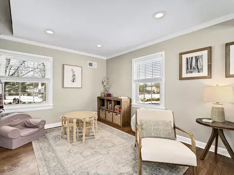 1015 N Cross St, Wheaton, IL 60187 photo 7