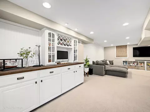 1015 N Cross St, Wheaton, IL 60187 photo 34