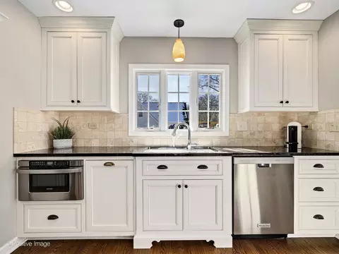 1015 N Cross St, Wheaton, IL 60187 photo 17