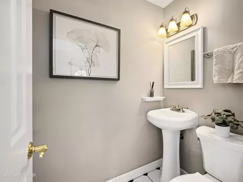 1015 N Cross St, Wheaton, IL 60187 photo 20