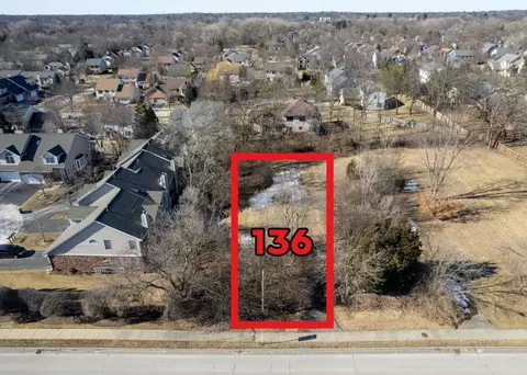136 N Quentin Rd, Palatine, IL 60067