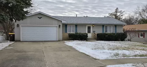 556 N Greenfield Dr, Freeport, IL 61032