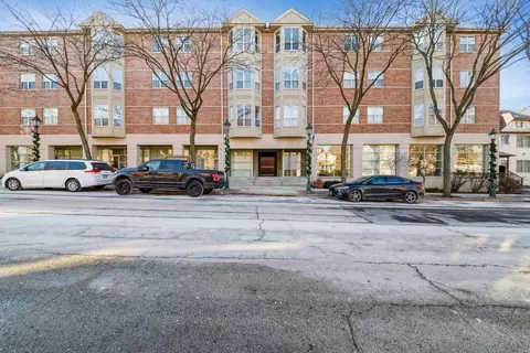 57 Hattendorf Ave E #207, Roselle, IL 60172