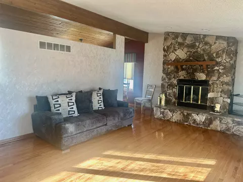 702 Green St, Ottawa, IL 61350 photo 9