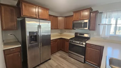 Kitchen - 1653 Ruby Dr, Pingree Grove, IL 60140 photo 2 of 3