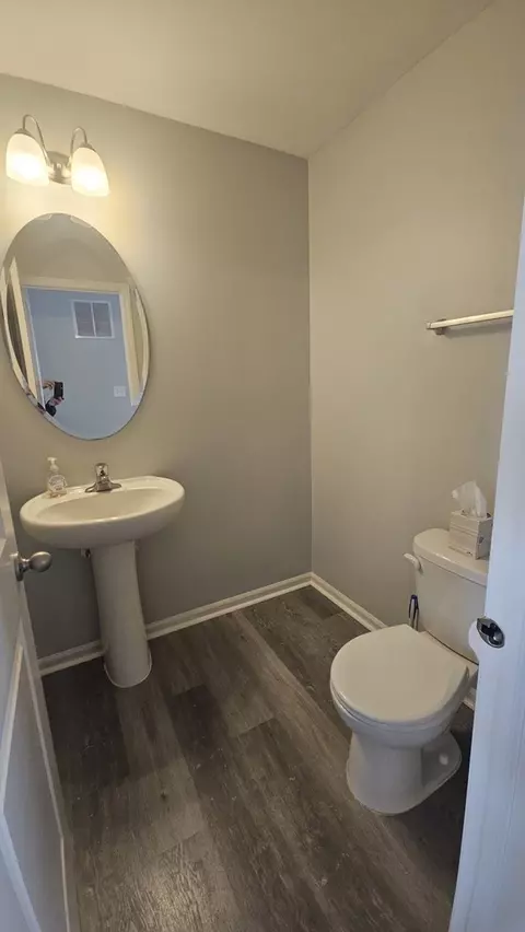 Bath - 1653 Ruby Dr, Pingree Grove, IL 60140 photo 1 of 5