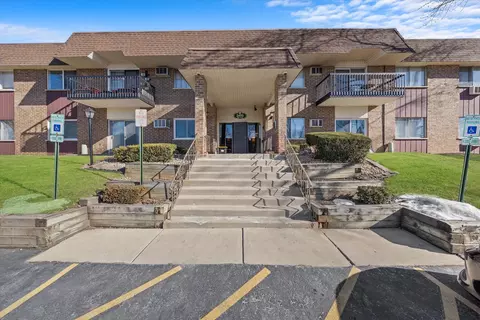3415 83rd St #E17, Woodridge, IL 60517