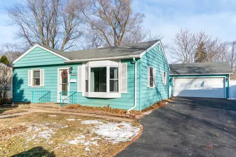 918 21st St, Zion, IL 60099