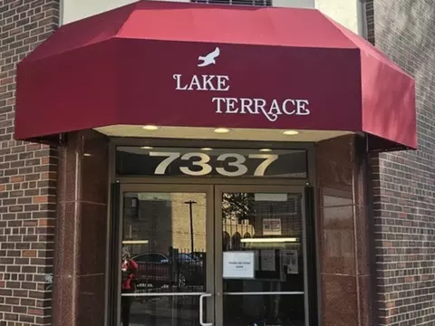7337 S South Shore Dr #211, Chicago, IL 60649