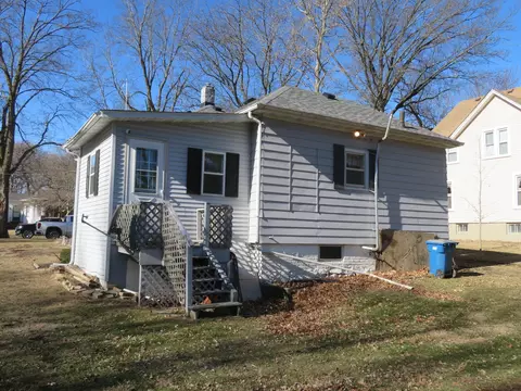 523 Vine St, Morris, IL 60450 photo 2