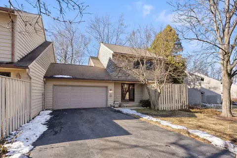 1540 Kirkwood Dr, Geneva, IL 60134