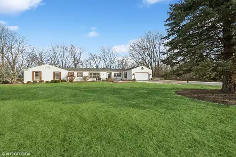3028 Red Barn Rd, Crystal Lake, IL 60012