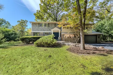 747 Oak Spring Ln, Libertyville, IL 60048