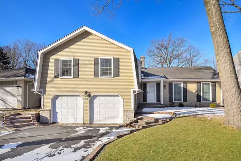 1032 Viking Ct, Batavia, IL 60510
