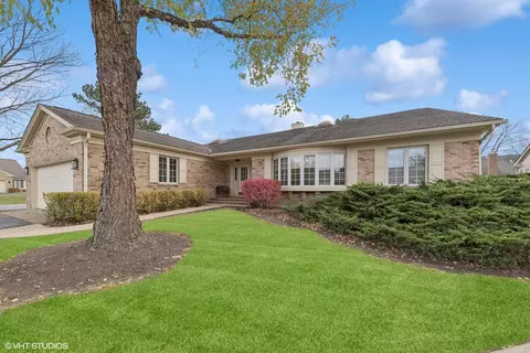 134 Crichton Ln, Inverness, IL 60067