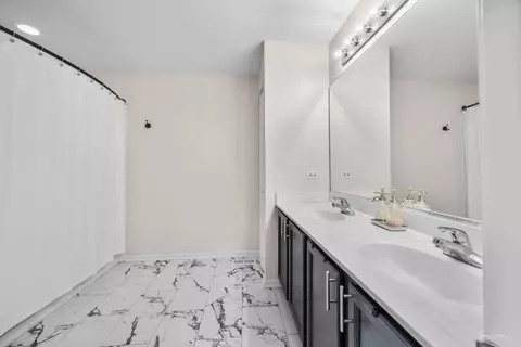 Bath - 3908 Legner St, Plano, IL 60545 photo 2 of 3