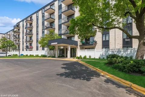 9731 N Fox Glen Dr #5A, Niles, IL 60714