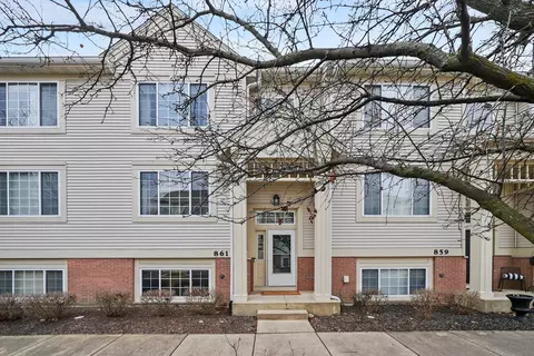 861 Pheasant Trl, Saint Charles, IL 60174