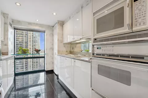Kitchen - 100 E Huron St #2202, Chicago, IL 60611 photo 2 of 2