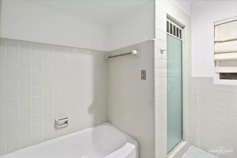 Bath - 520 E 10th St, Lockport, IL 60441 photo 3 of 5